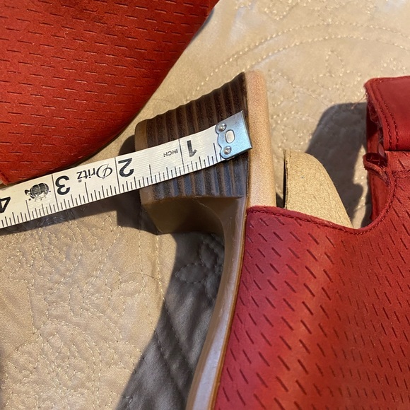 Clarks Deva Bell Suede Open Toe Heeled Sandals in EUC - Picture 4 of 8